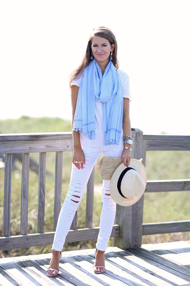 Fashion Trends: White tee outfits - Ioanna's Notebook