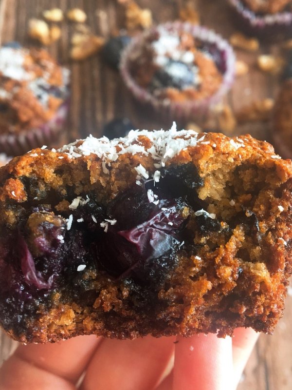 Flourless-oatmeal-blueberry-breakfast-muffins