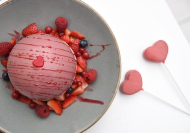 Ο Φεβρουάριος είναι ο πιο love μήνας της χρονιάς και τα ζαχαροπλαστεία Zuccherino έχουν ετοιμάσει υπέροχες συνταγές στην πιο love εκδοχή τους.