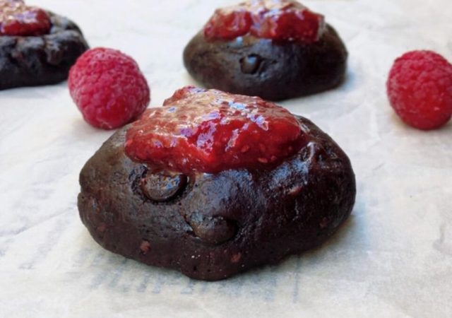 Soft Avocado Chocolate Cookies - Ηδονικά, υπερ-σοκολατένια, υπερ-χορταστικά, υγιεινά μαλακά μπισκότα με αβοκάντο για τις πρώτες λιγούρες του καλοκαιριού.