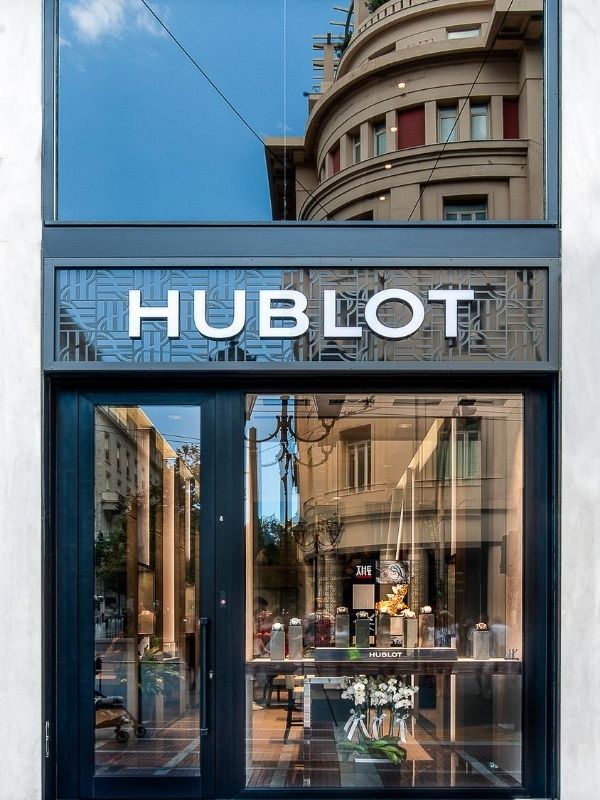 Στο κέντρο της Αθήνας, η πρώτη HUBLOT Boutique στην Ελλάδα σε συνεργασία με την GOFAS Jewelry. Η κορυφαία ελβετική ωρολογοποιία HUBLOT και η GOFAS Jewelry βασισμένοι σε διαχρονικά ισχυρούς εμπορικούς δεσμούς, δημιούργησαν τις απαραίτητες προϋποθέσεις για τη δημιουργία του πρώτου καταστήματος HUBLOT στην Ελλάδα.