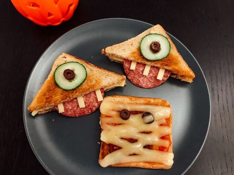 Εύκολα, πεντανόστιμα και πάνω από όλα υγιεινά Halloween Snacks, για να τα φτιάξετε και να τα απολαύσετε με τα μικρά σας "τερατάκια".
