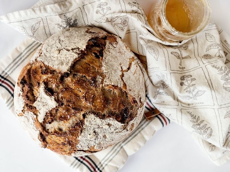 2 εύκολοι, γρήγοροι και απλοί τρόποι για να ζωντανέψετε το μπαγιάτικο ψωμί και να το απολαύσετε όπως επιθυμείτε.