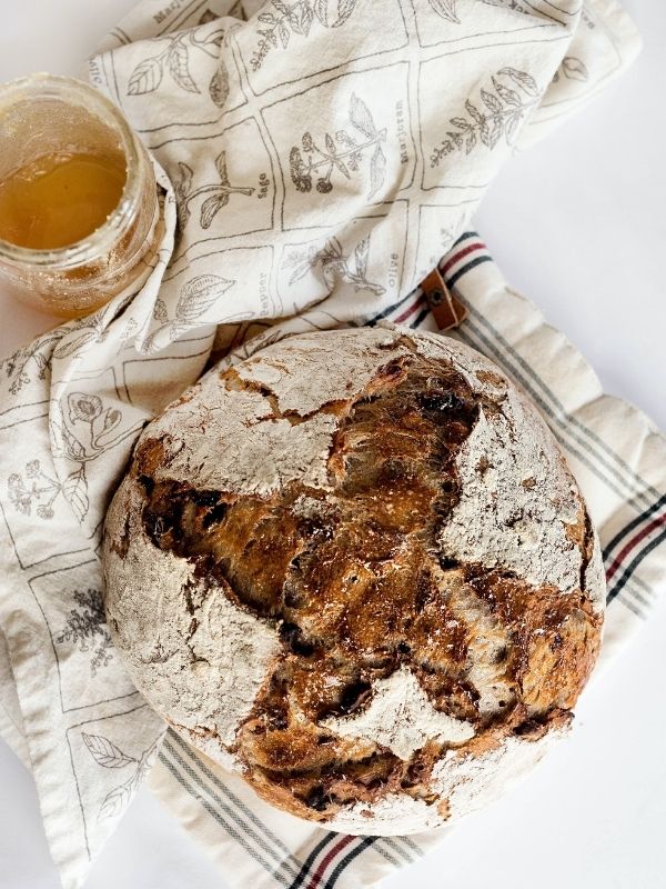 2 εύκολοι, γρήγοροι και απλοί τρόποι για να ζωντανέψετε το μπαγιάτικο ψωμί και να το απολαύσετε όπως επιθυμείτε. 