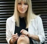 Συμβουλευτείτε την beauty expert Έλενα Κοκκαλίδου, εξειδικευμένη στην τεχνική extension βλεφαρίδων και αποκτήστε τις βλεφαρίδες των ονείρων σας.