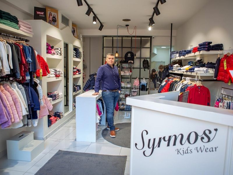 Το κατάστημα και το e-shop Syrmos kids wear είναι ο ιδανικός προορισμός για την παιδική ένδυση και υπόδηση.