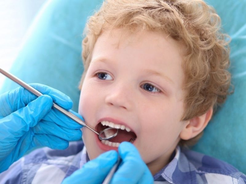 Πρόληψη και καθαρισμός για υγιή και γερά δόντια - είναι το σημαντικότερο βήμα για την φροντίδα της οδοντοστοιχίας για ενήλικες και παιδιά.