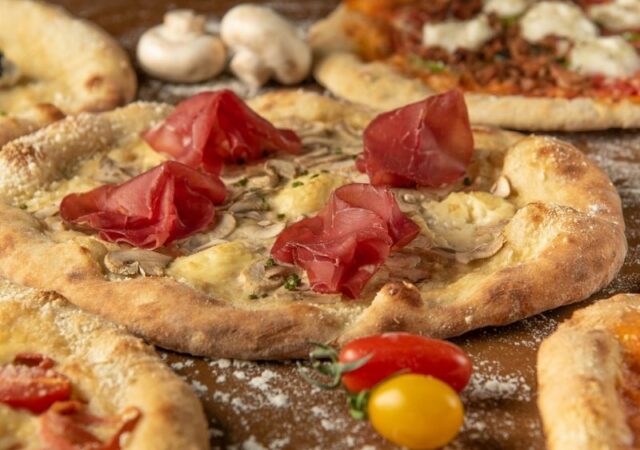 VEGAN ONLY PIZZA - Η πρώτη αποκλειστικά vegan πιτσαρία στην Ελλάδα! Ναπολιτάνικη πίτσα με μη ζωικά υλικά και 100% plant-based πρώτες ύλες.