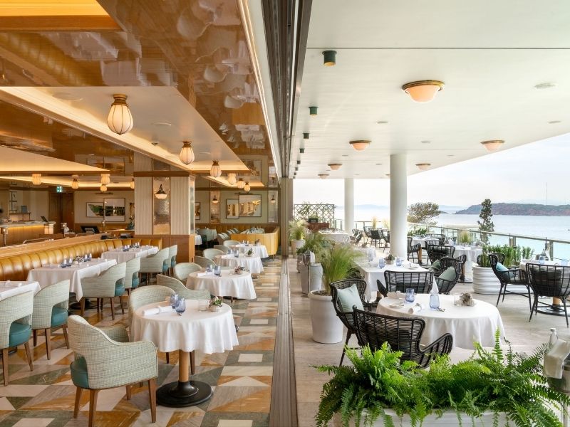 Το μεσογειακό εστιατόριο Pelagos στο Four Seasons Astir Palace Hotel Athens κέρδισε το πρώτο του αστέρι Michelin, 6 μήνες μετά το άνοιγμά του.