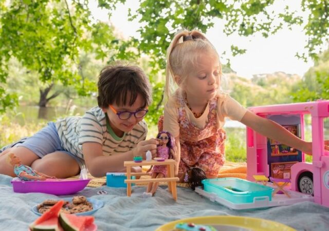 Benefits of Play - Το παιχνίδι με τις κούκλες βοηθάει τα παιδιά να αναπτύξουν ενσυναίσθηση και δεξιότητες επεξεργασίας κοινωνικών πληροφοριών