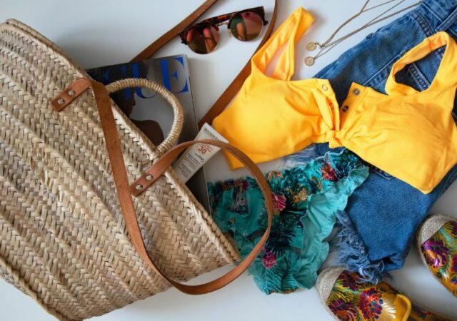 Beach Essentials| Όλα όσα πρέπει να έχει το νεσεσέρ παραλίας ώστε να είστε προστατευμένη και ενυδατωμένη κάτω από τον καυτό ήλιο.