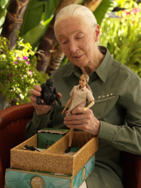 Η Barbie® παρουσιάζει τη νέα κούκλα Δρ. Jane Goodall κατασκευασμένη από ανακυκλωμένο ocean-bound πλαστικό πιστοποιημένο ως Carbon Neutral.