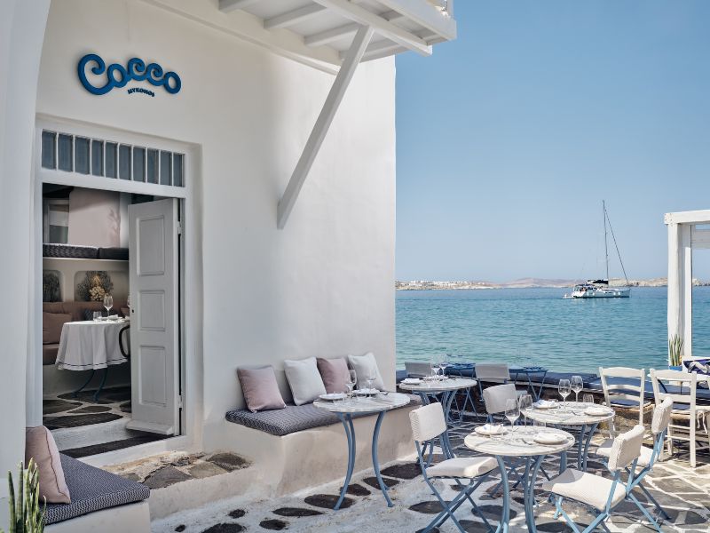 Το νέο ιταλικό bistro του ξενοδοχείου Belvedere, Cocco Mykonos κάνει πρεμιέρα πάνω στο κύμα, προσφέροντας αυθεντική μυκονιάτικη ατμόσφαιρα. 