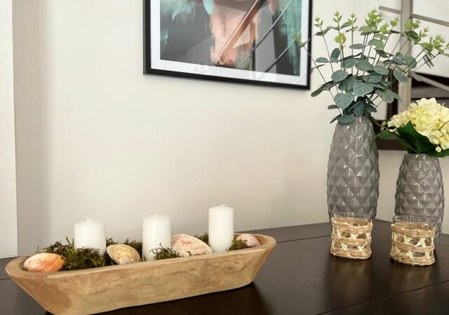 Πανεύκολο, easy, breezy DIY Καλοκαιρινό Centerpiece με κεριά και κοχύλια που θα ομορφύνει κάθε γωνιά του σπιτιού σας και όχι μόνο!