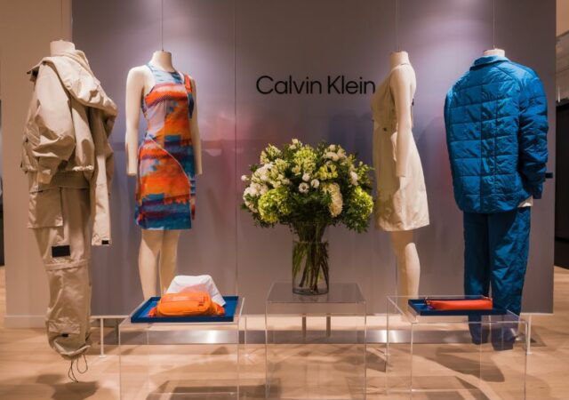 Η SARΚΚ παρουσίασε τις νέες συλλογές Tommy Hilfiger & Calvin Klein SS2023 με καλοκαιρινή διάθεση.