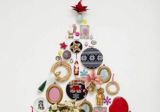 DIY Εναλλακτικό vintage δέντρο τοίχου με αλεξανδρινά | Με αυτό το χειροποίητο χριστουγεννιάτικο δέντρο μπορείτε να αφήσετε την φαντασία σας ελεύθερη.