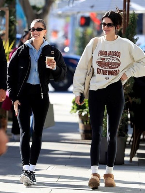 Get the Look | Kendall Jenner με  UGG Classic Ultra Mini. 