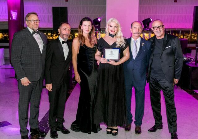 Η διεθνούς φήμης hair artist Ιωάννα Τζάνη βραβεύτηκε στον Παγκόσμιο Διαγωνισμό Κομμωτικής μαζί με τη μούσα της Άννα Μπεζάν!