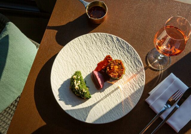 Το «Four Hands Dinner» στο εστιατόριο «MFlavours» του Athens Capital Hotel-MGallery Collection υπόσχεται να ενώσει αρμονικά την ελληνική με τη γαλλική κουζίνα