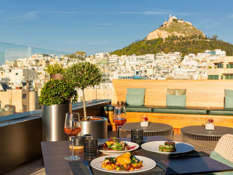 Παραδοσιακό Πάσχα στην καρδιά της Αθήνας, στο μαγευτικό Mappemonde Rooftop Restaurant Bar & Lounge, στον 10ο όροφο του Athens Capital Hotel-MGallery Collection