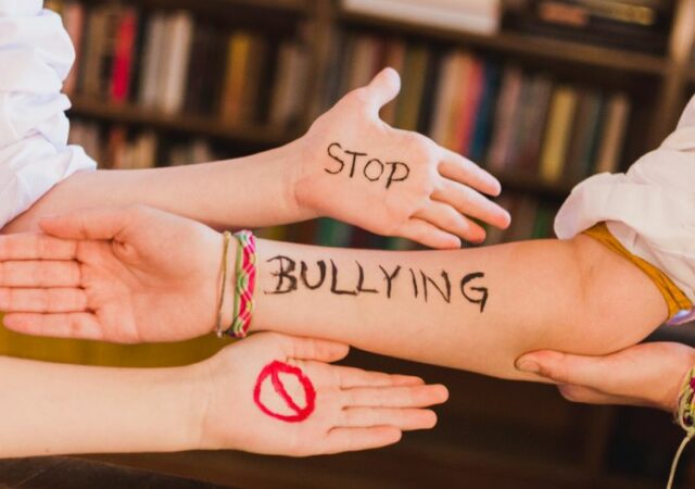 Το bullying είναι η μάστιγα της εποχής. Συμβουλές προς τους γονείς από την Ψυχολόγο, Ψυχοθεραπεύτρια και Ομαδική Αναλύτρια Ήρα Σαρακηνού.