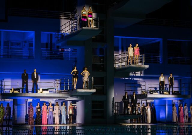 Η δυναμική εκκίνηση της 32ης Εβδομάδας Μόδας της Αθήνας με το εντυπωσιακό  fashion show των MI-RŌ στο κλειστό κολυμβητήριο του ΟΑΚΑ.