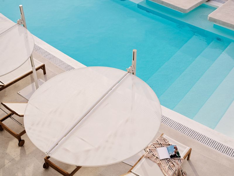 Το Yi Hotel Mykonos σε απόσταση 1,5 χλμ. από την εντυπωσιακή παραλία Ελιά είναι ο ιδανικός καλοκαιρινός προορισμός. 