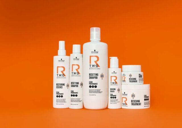 Η Schwarzkopf Professional παρουσιάζει τη ΝΕΑ σειρά  Bonacure R-TWO με τεχνολογία Double Bonding που προσφέρει άμεση επανόρθωση για τη μεταμόρφωση των εξαιρετικά ταλαιπωρημένων μαλλιών.