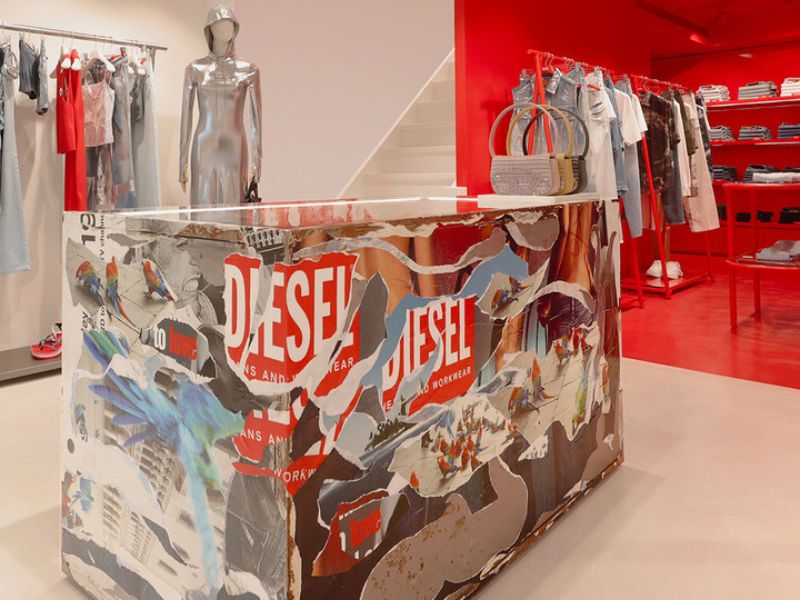 H DIESEL ΣΤΗ ΜΥΚΟΝΟ | Το νέο κατάστημα φέρνει το πνεύμα της Diesel στον κορυφαίο προορισμό διακοπών, αποκαλύπτοντας ένα νέο shop statement concept