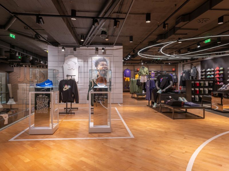 Το ανανεωμένο κατάστημα Nike στην Ερμού άνοιξε τις πόρτες του και σε περιμένει για την απόλυτη εμπειρία αγορών | Νέα προσθήκη στο κατάστημα, η γυναικεία συλλογή Jordan 