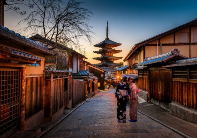 Ιαπωνία| Η αυτοκρατορία των αισθήσεων - Την άνοιξη ταξιδεύουμε στην Ιαπωνία με με Melodrakma Universal, τον Πολιτιστικό Οργανισμό με τον οποίο ταξιδεύουν ακόμα κι όσοι γενικά αποφεύγουν τα οργανωμένα ταξίδια.
