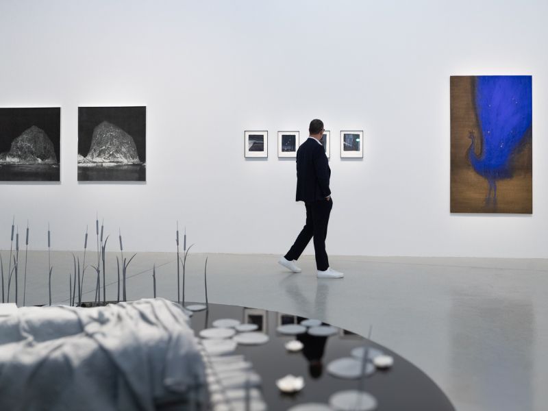 Η έκθεση “In the Night” αναδεικνύει το μουσείο SAMoCA ως σύμβολο ανάπτυξης της Σύγχρονης Τέχνης στη Σαουδική Αραβία